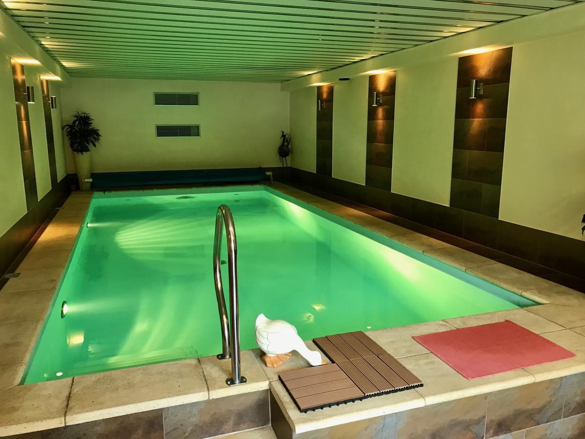 Residenz Moselzauber - Ferienwohnungen Mit Pool Landschaft Ernst Exterior photo